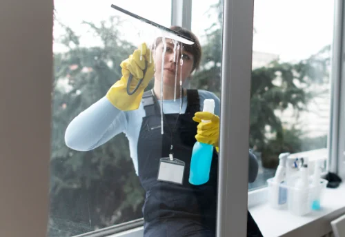 Nettoyage de vitres intérieures et extérieures à Saint-Aigny